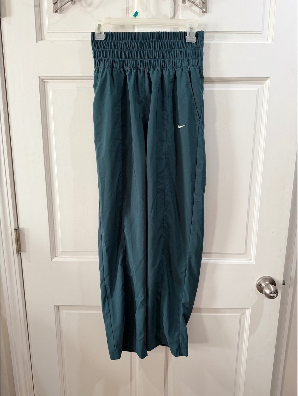 Nike Women's Athletic Track Pants with Elastic Waistband Size Small